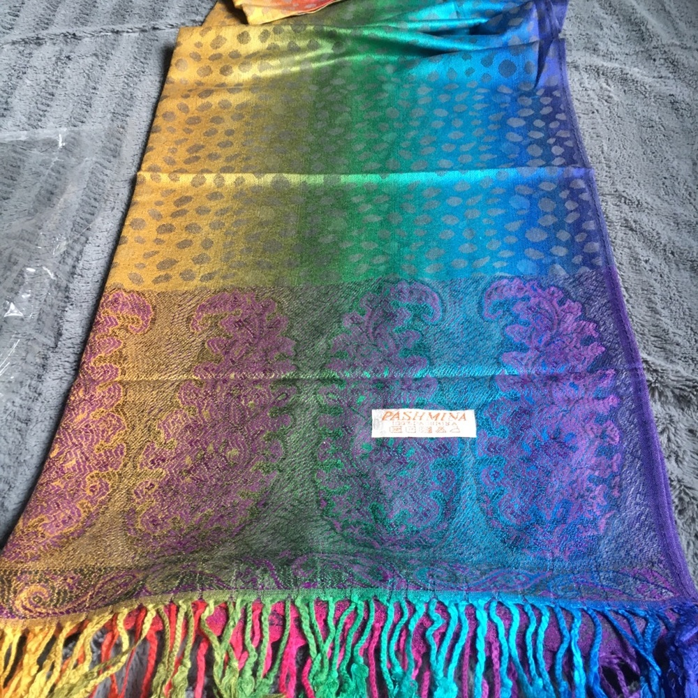 New in plastic pashmina